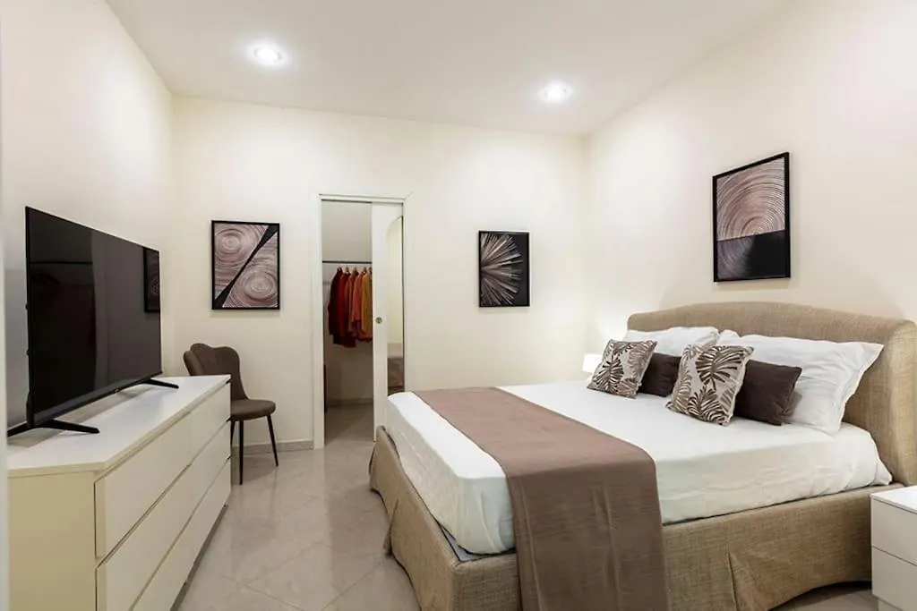 Apartment Life Is Roma Colosseo Italy